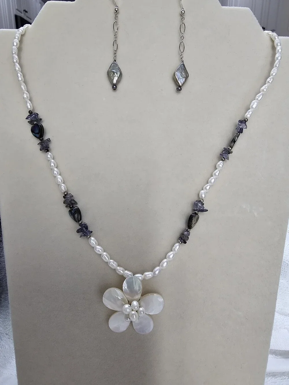 Artisan Pearl Necklace With Amethyst Accents & 925 Grey Pearl Earrings - Picture 2 of 15